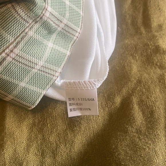 X-small preppy green plaid skirt with no brand/tag. Built in shorts. - Picture 3 of 3